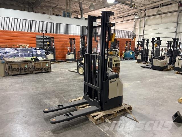 Crown ES 4000 Zelfrijdende stapelaars