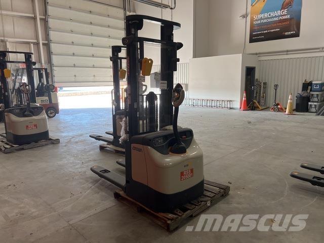 Crown ES 4000 Zelfrijdende stapelaars