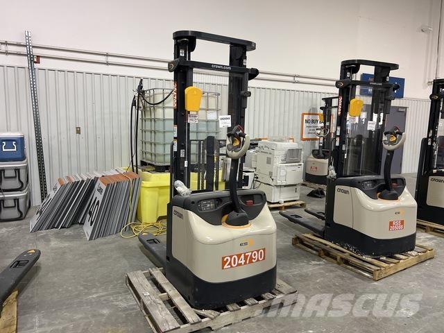 Crown ES 4000 Zelfrijdende stapelaars