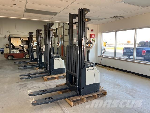 Crown ES 4000 Zelfrijdende stapelaars