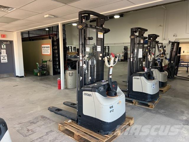 Crown ES 4000 Zelfrijdende stapelaars