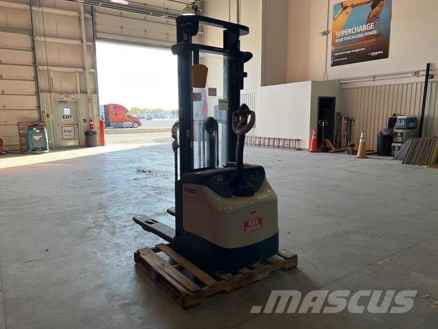 Crown ES 4000 Zelfrijdende stapelaars