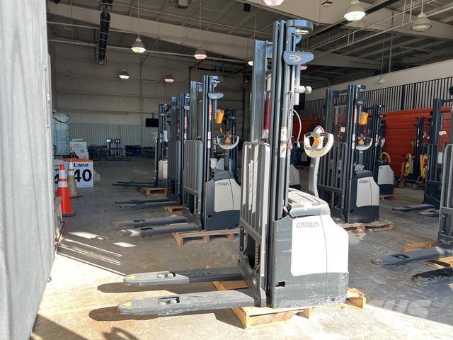 Crown ES 4000 Zelfrijdende stapelaars