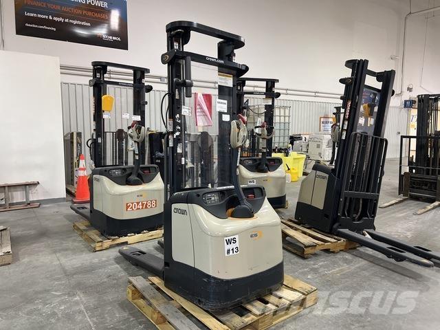 Crown ES 4000 Zelfrijdende stapelaars