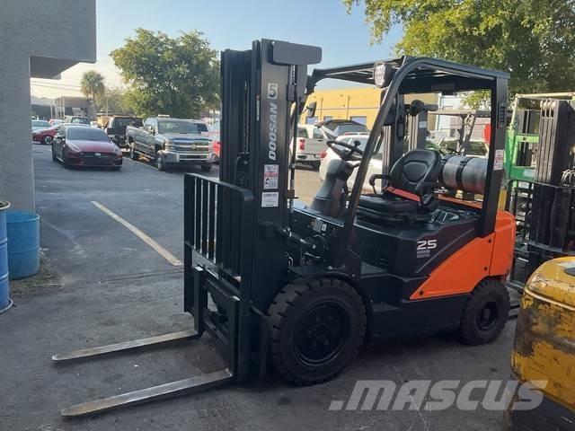Doosan G25E-7 Sonstige Baumaschinen