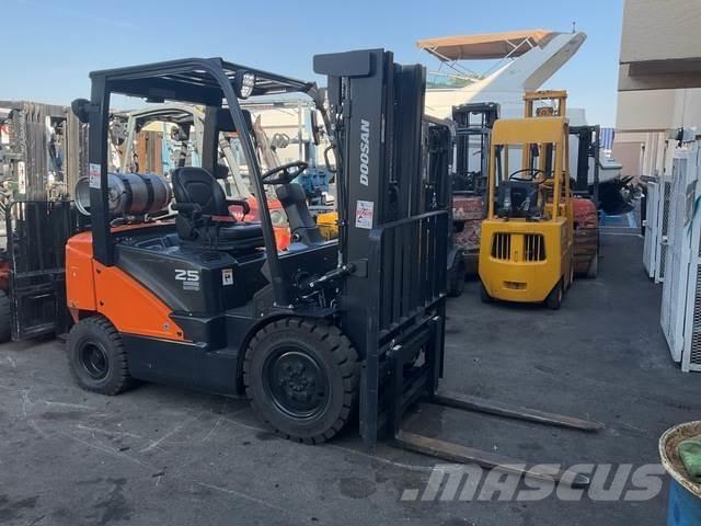 Doosan G25E-7 Sonstige Baumaschinen