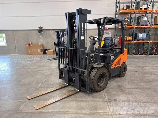 Doosan G25N-7 Sonstige Baumaschinen