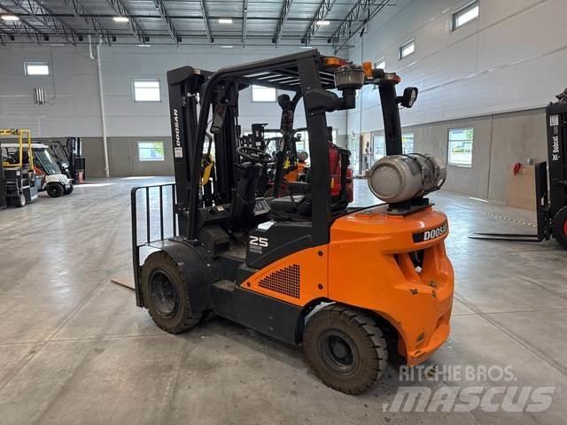 Doosan G25N-7 Sonstige Baumaschinen