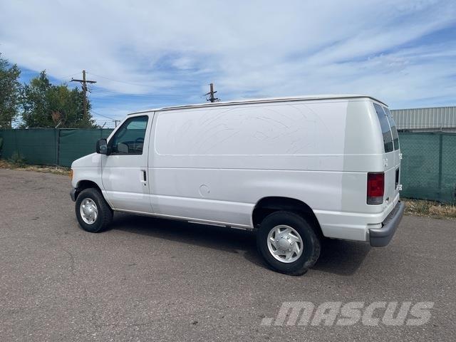 Ford E-350 Lieferwagen