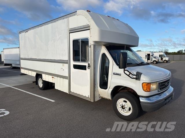 Ford E-350 Kofferaufbau