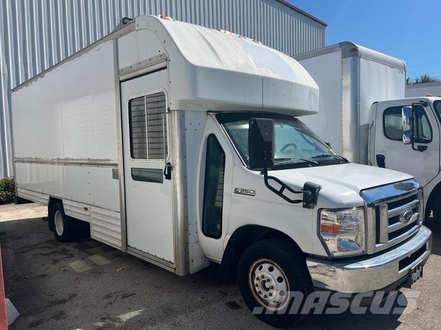 Ford E-350 Kastenwagen