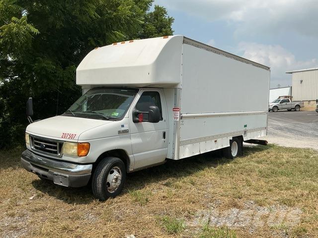 Ford E-350 Kastenwagen