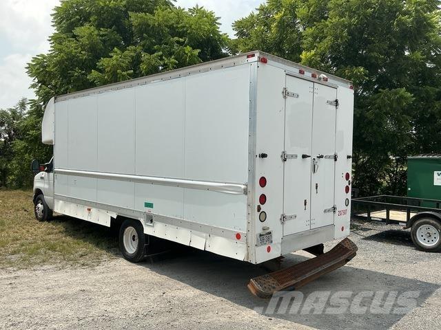 Ford E-350 Kastenwagen