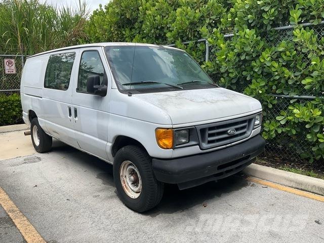 Ford E-350 Lieferwagen