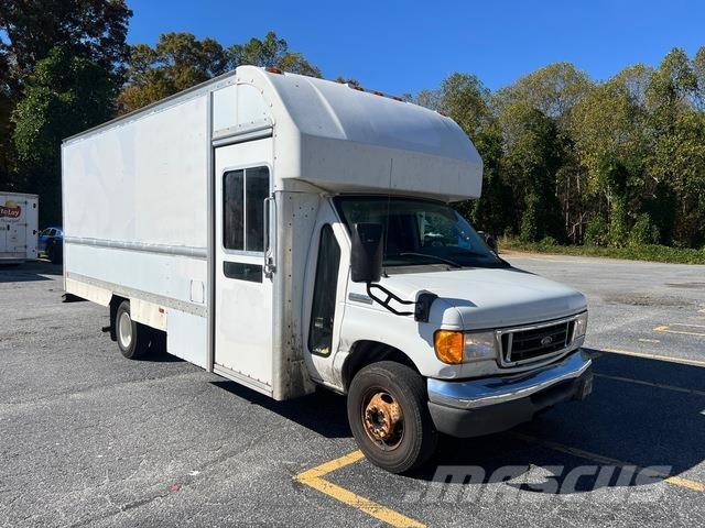 Ford E-350 Kofferaufbau