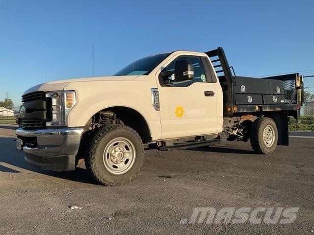 Ford F-250 Pritschenwagen/Pritschenwagen mit Seitenklappe