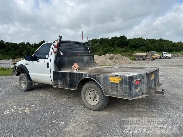 Ford F-250 Pritschenwagen/Pritschenwagen mit Seitenklappe
