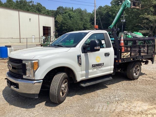 Ford F-250 Pritschenwagen/Pritschenwagen mit Seitenklappe