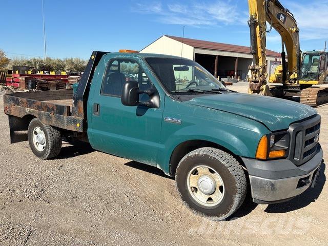 Ford F-250 Pritschenwagen/Pritschenwagen mit Seitenklappe