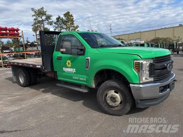 Ford F-350 Pritschenwagen/Pritschenwagen mit Seitenklappe