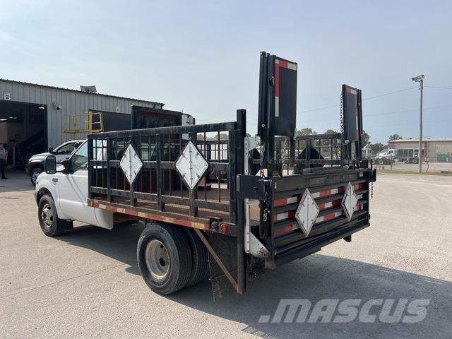Ford F-350 Pritschenwagen/Pritschenwagen mit Seitenklappe
