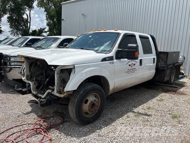 Ford F-350 Pritschenwagen/Pritschenwagen mit Seitenklappe