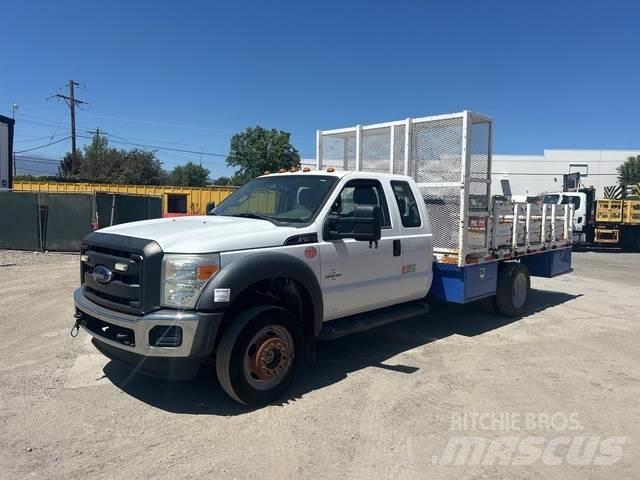 Ford F-450 Pritschenwagen/Pritschenwagen mit Seitenklappe