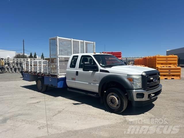 Ford F-450 Pritschenwagen/Pritschenwagen mit Seitenklappe