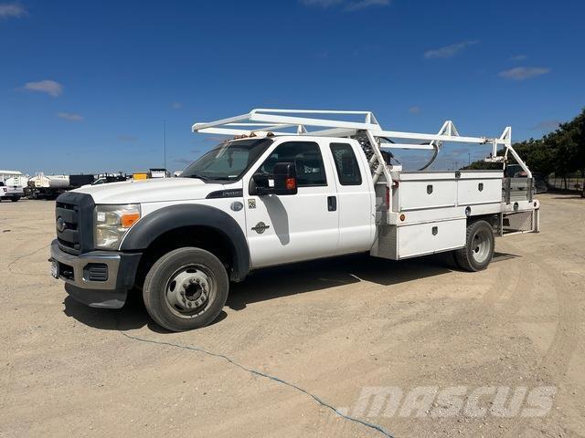 Ford F-450 Pritschenwagen/Pritschenwagen mit Seitenklappe