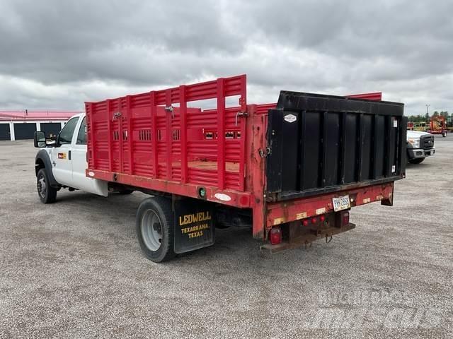 Ford F-550 Pritschenwagen/Pritschenwagen mit Seitenklappe