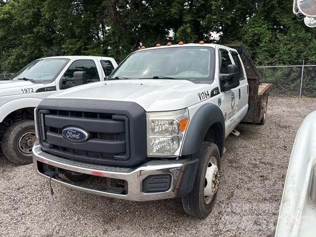 Ford F-550 Pritschenwagen/Pritschenwagen mit Seitenklappe