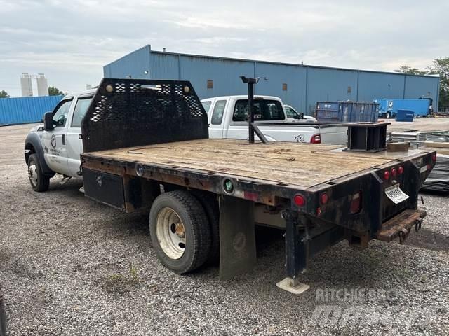 Ford F-550 Pritschenwagen/Pritschenwagen mit Seitenklappe