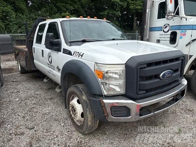 Ford F-550 Pritschenwagen/Pritschenwagen mit Seitenklappe