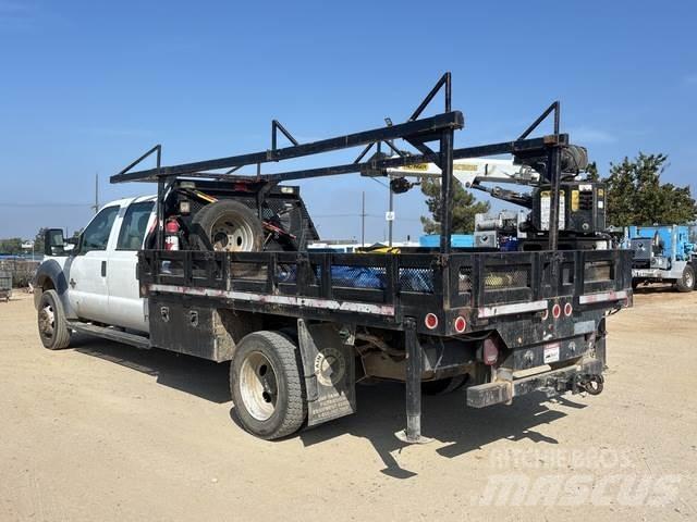 Ford F-550 Pritschenwagen/Pritschenwagen mit Seitenklappe