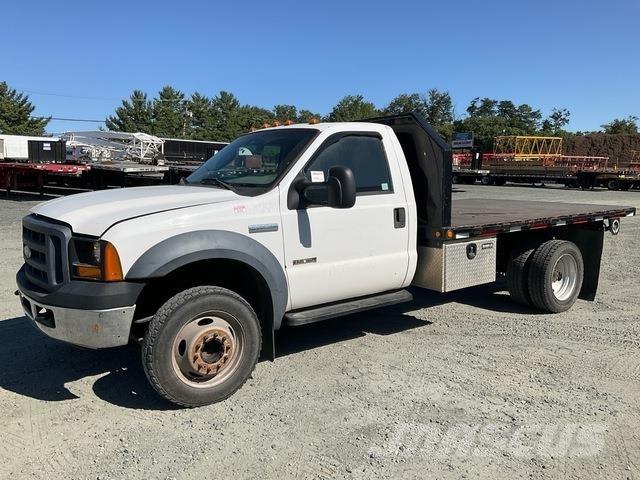 Ford F-550 Pritschenwagen/Pritschenwagen mit Seitenklappe