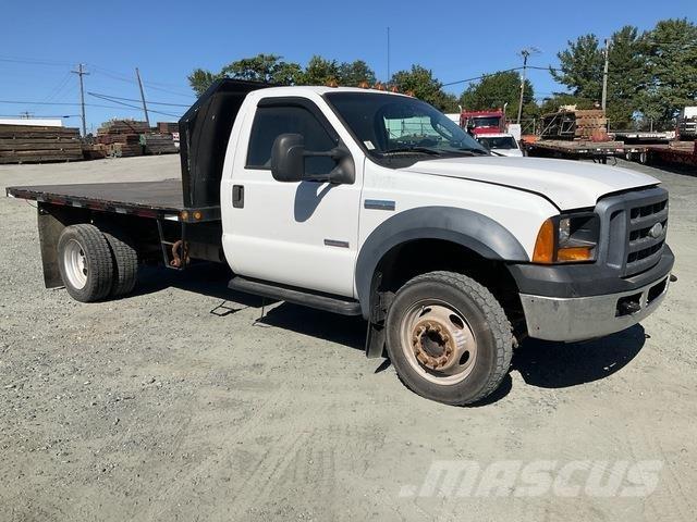 Ford F-550 Pritschenwagen/Pritschenwagen mit Seitenklappe