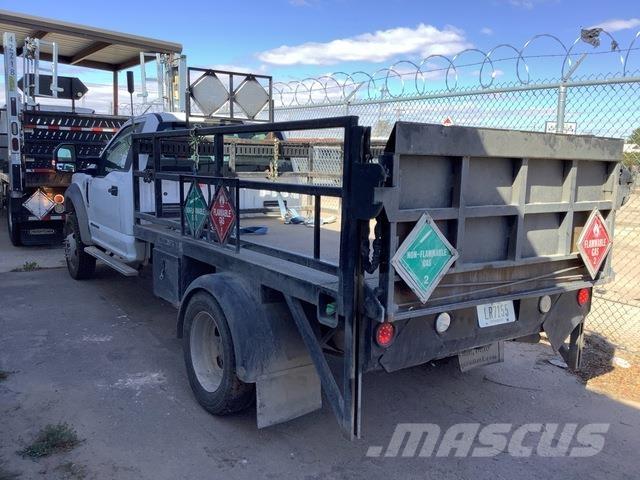 Ford F-550 Pritschenwagen/Pritschenwagen mit Seitenklappe