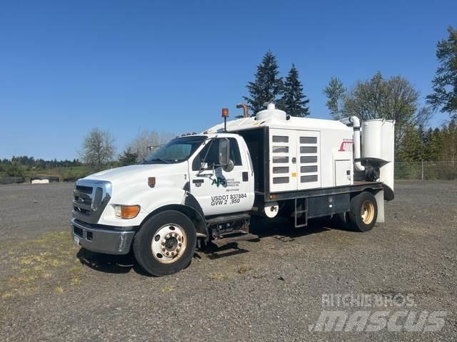 Ford F-650 Raupenbagger