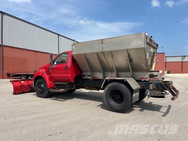 Ford F-650 Schneeschilde und -pflüge
