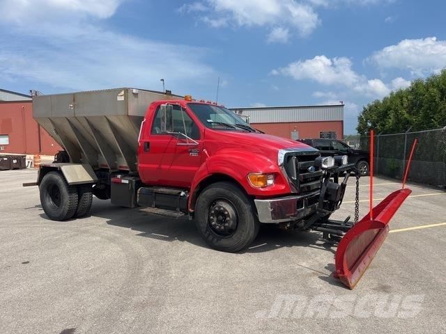 Ford F-650 Schneeschilde und -pflüge