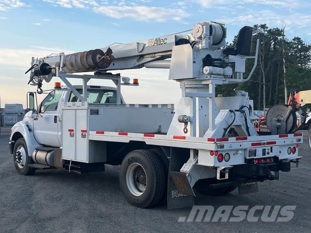 Ford F-750 Fahrzeug mit mobiler Bohranlage