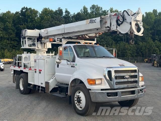 Ford F-750 Fahrzeug mit mobiler Bohranlage