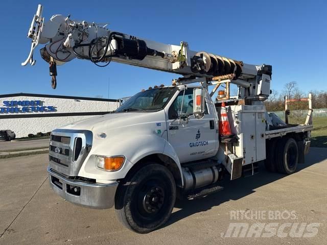 Ford F-750 Fahrzeug mit mobiler Bohranlage