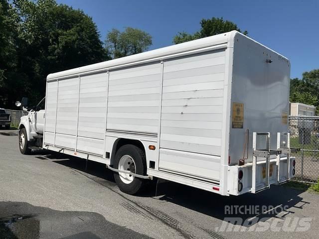 Ford F-750 Getränkewagen