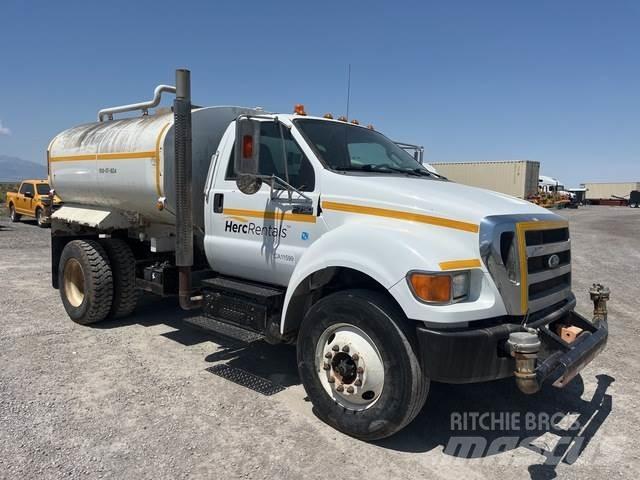 Ford F-750 Wassertanker