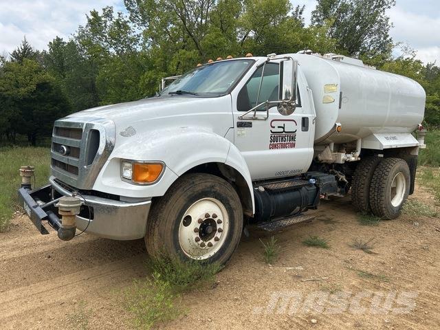 Ford F-750 Wassertanker