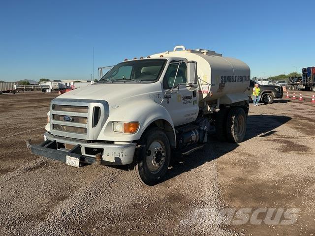 Ford F-750 Wassertanker