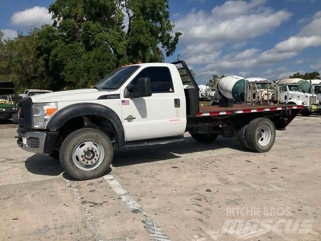 Ford F550 Pritschenwagen/Pritschenwagen mit Seitenklappe