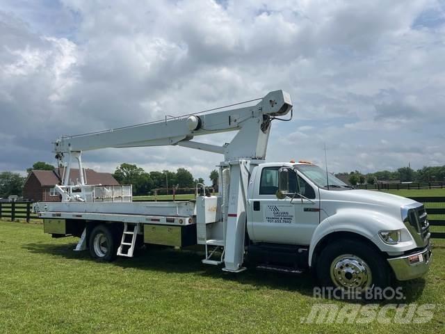 Ford F750 Pritschenwagen/Pritschenwagen mit Seitenklappe