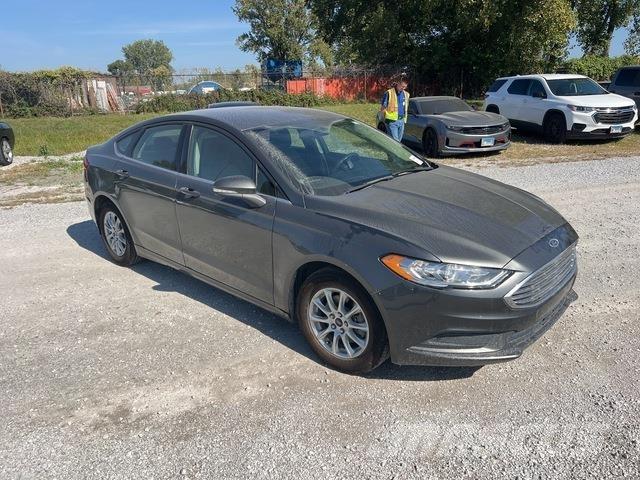 Ford Fusion PKWs